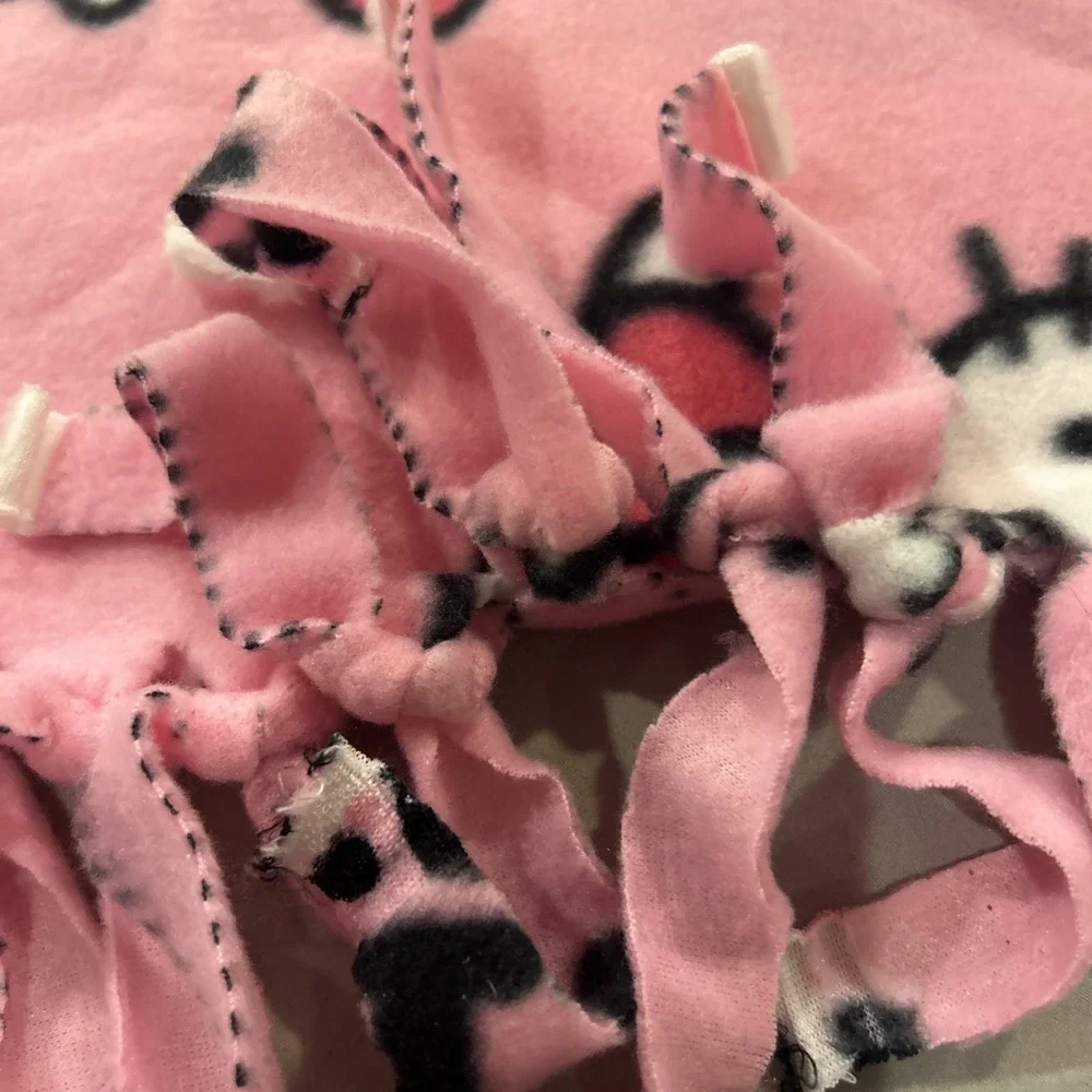 Hand-Tied Fleece Blanket/Throw‎ Hello Kitty NEW Reversible